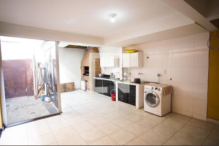 Casa à venda com 180m², 4 quartos e 2 vagas Casa à venda com 180m², 4 quartos e 2 vagasChurrasqueira e Varanda