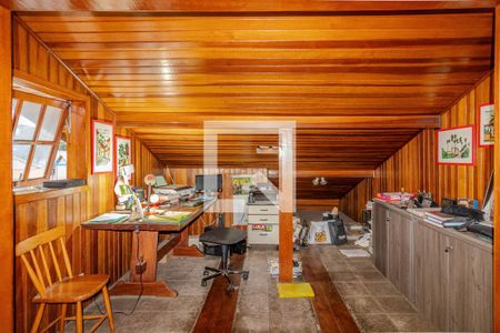 Casa à venda com 220m², 3 quartos e 4 vagasEscritório