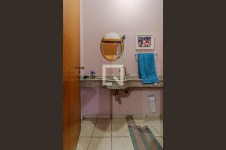 Casa à venda com 220m², 3 quartos e 4 vagasBanheiro 4