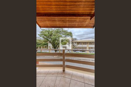 Casa à venda com 220m², 3 quartos e 4 vagasVaranda