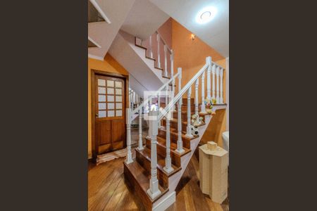 Escada de casa à venda com 3 quartos, 220m² em Lar São Paulo, São Paulo