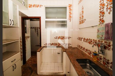 Cozinha de apartamento à venda com 4 quartos, 130m² em Vila Paris, Belo Horizonte