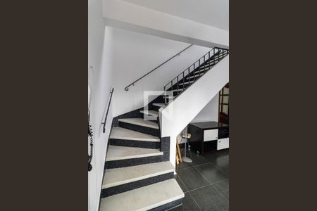 Escada de casa de condomínio à venda com 2 quartos, 130m² em Aclimação, São Paulo