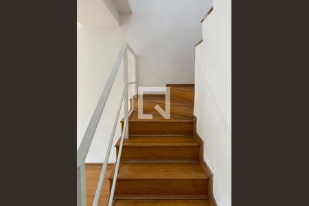 Escada de casa para alugar com 2 quartos, 65m² em Granja Viana, Cotia