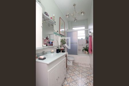 Banheiro de apartamento à venda com 1 quarto, 59m² em Santana, Porto Alegre