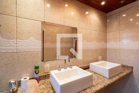 Casa de condomínio para alugar com 200m², 2 quartos e 3 vagasBanheiro do Quarto 2