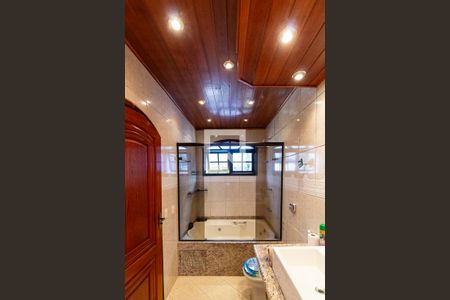 Casa de condomínio para alugar com 200m², 2 quartos e 3 vagasBanheiro do Quarto 2