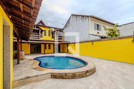 Casa de condomínio para alugar com 200m², 2 quartos e 3 vagasQuintal