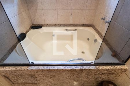 Casa de condomínio para alugar com 200m², 2 quartos e 3 vagasBanheiro do Quarto 2