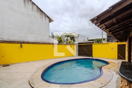 Casa de condomínio para alugar com 200m², 2 quartos e 3 vagasQuintal