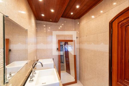 Casa de condomínio para alugar com 200m², 2 quartos e 3 vagasBanheiro do Quarto 2