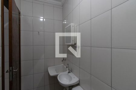 Banheiro de kitnet/studio para alugar com 1 quarto, 25m² em Vila Gustavo, São Paulo