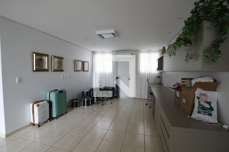 Sala 2 de casa para alugar com 4 quartos, 400m² em Jardins Madri, Goiânia