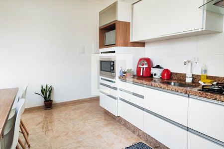Apartamento à venda com 100m², 2 quartos e 2 vagasCozinha