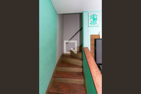 Escada  de casa à venda com 2 quartos, 100m² em Vila Ema, São Paulo