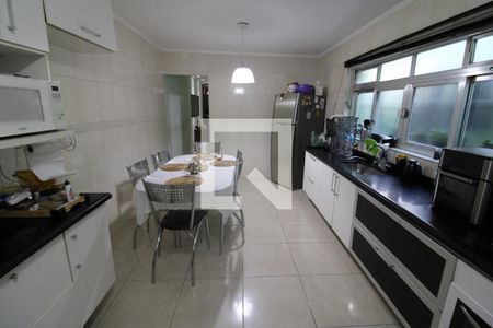 Casa à venda com 150m², 4 quartos e 2 vagasCozinha