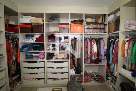 Casa à venda com 150m², 4 quartos e 2 vagasSuíte closet