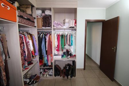 Casa à venda com 150m², 4 quartos e 2 vagasSuíte closet