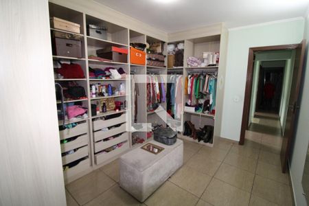 Casa à venda com 150m², 4 quartos e 2 vagasSuíte closet