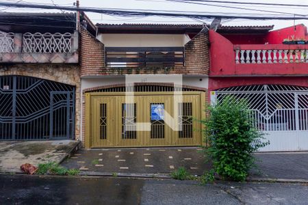 Casa à venda com 150m², 3 quartos e 2 vagas Casa à venda com 150m², 3 quartos e 2 vagasFachada