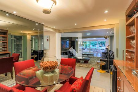 Casa à venda com 601m², 3 quartos e 4 vagasAdega