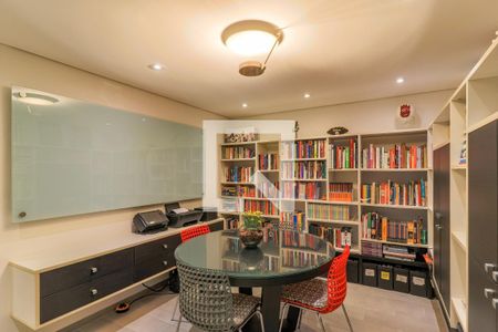 Casa à venda com 601m², 3 quartos e 4 vagasBiblioteca
