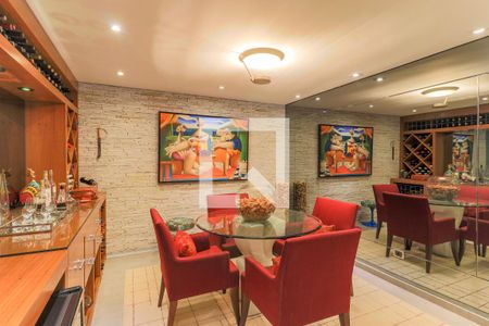 Casa à venda com 601m², 3 quartos e 4 vagasAdega