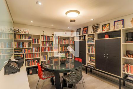 Casa à venda com 601m², 3 quartos e 4 vagasBiblioteca