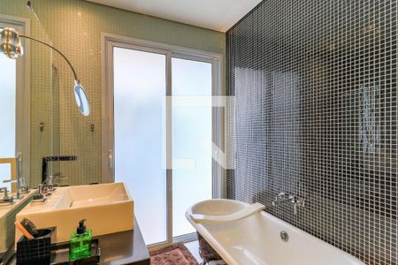 Casa à venda com 601m², 3 quartos e 4 vagasBanheiro da Suíte 1