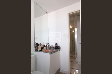 Apartamento à venda com 74m², 2 quartos e 2 vagasBanheiro da Suíte