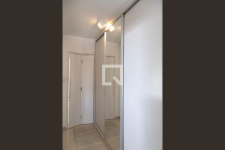 Apartamento à venda com 74m², 2 quartos e 2 vagasCorredor Suíte