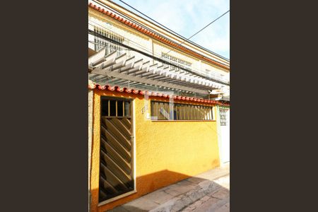 Casa de condomínio à venda com 85m², 2 quartos e 1 vaga Casa de condomínio à venda com 85m², 2 quartos e 1 vagaFachada