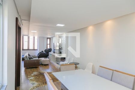 Casa à venda com 205m², 4 quartos e 2 vagas Casa à venda com 205m², 4 quartos e 2 vagasSala