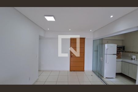 Sala de apartamento para alugar com 2 quartos, 77m² em Vila Tupi, Praia Grande