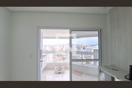 Sala vista de apartamento para alugar com 2 quartos, 77m² em Vila Tupi, Praia Grande
