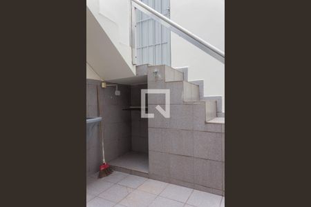 Casa para alugar com 52m², 2 quartos e sem vagaQuintal