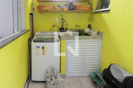 Casa à venda com 111m², 3 quartos e 2 vagas Casa à venda com 111m², 3 quartos e 2 vagasÁrea de Serviço