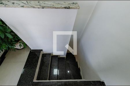 Escada de apartamento à venda com 2 quartos, 105m² em Floramar, Belo Horizonte