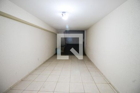 Garagem de casa para alugar com 3 quartos, 120m² em Itaquera, São Paulo