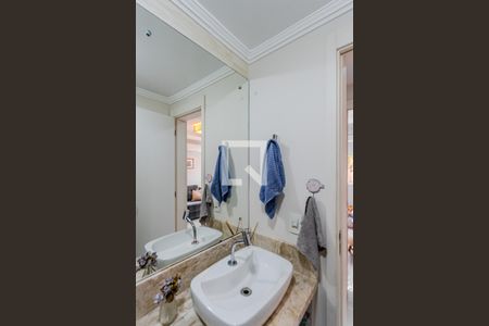 Banheiro de apartamento à venda com 2 quartos, 57m² em Camaquã, Porto Alegre