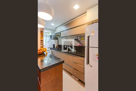 Cozinha e Área de Serviço de apartamento à venda com 2 quartos, 57m² em Camaquã, Porto Alegre