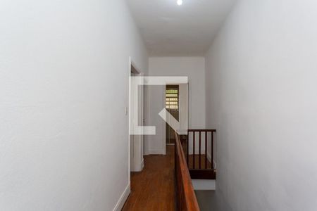 Hall quartos e banheiro de casa à venda com 2 quartos, 80m² em Cambuci, São Paulo