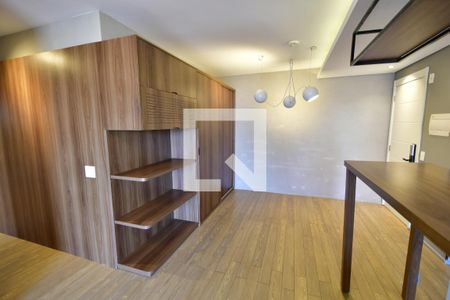Sala de apartamento à venda com 3 quartos, 83m² em Vila Iza, Campinas