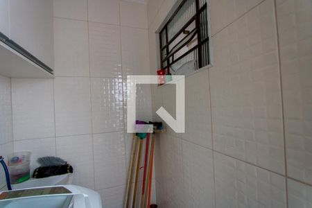 Casa à venda com 170m², 3 quartos e 2 vagasÁrea de serviço