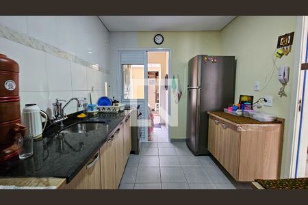 Cozinha de casa de condomínio à venda com 3 quartos, 98m² em Usina Piratininga, São Paulo