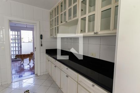 Casa à venda com 178m², 3 quartos e 3 vagasCozinha - Armários