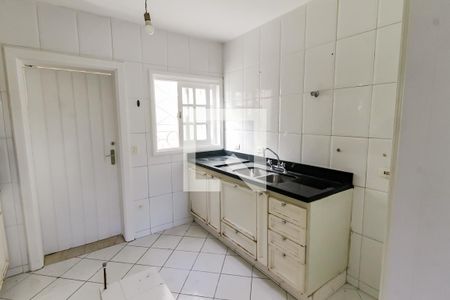 Casa à venda com 178m², 3 quartos e 3 vagasCozinha - Armários