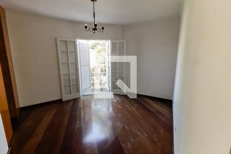 Casa à venda com 178m², 3 quartos e 3 vagasSuíte
