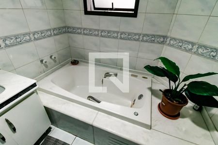 Apartamento à venda com 163m², 3 quartos e 3 vagasBanheiro da Suíte 2 - Banheira