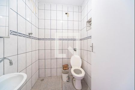 Casa para alugar com 160m², 2 quartos e 6 vagas Casa para alugar com 160m², 2 quartos e 6 vagasBanheiro de Serviço